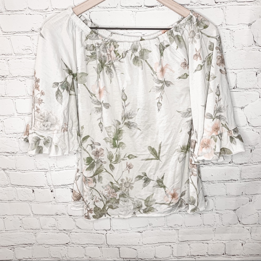 Revolve Chaser Off Shoulder Ruffle Sleeve Floral Top White Size Medium NWT - Picture 4 of 6